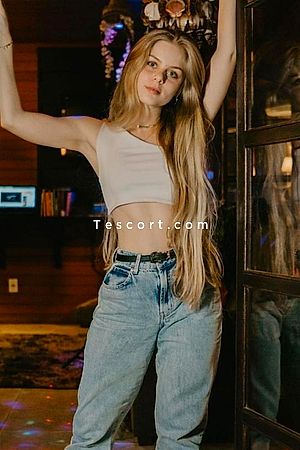 ELVIE - Escort Girl Paris