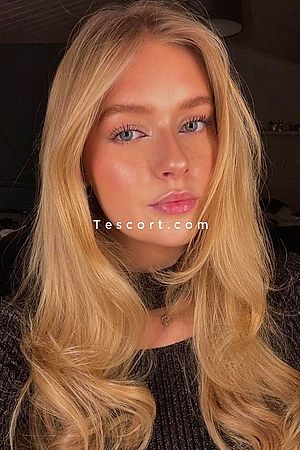AUGUSTINE - Paris Escorts