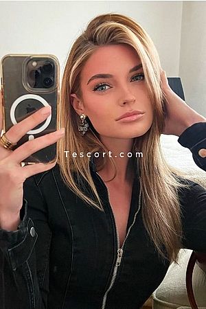 CARLY - Paris Escorts