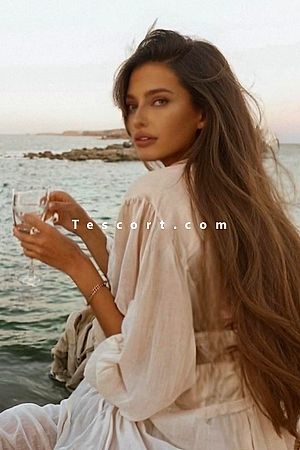 Lou - Escort Girl Paris