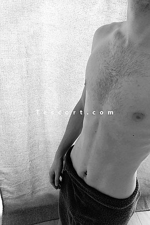 Adrien - Roubaix Boy Escorts