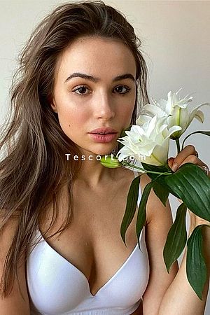 ARIMA - Paris Escorts