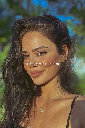 MELZINA - Escort Girl Paris