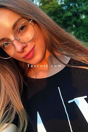 AZARIA - Escort Girl Paris