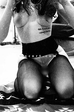 Claire - Biarritz Escorts