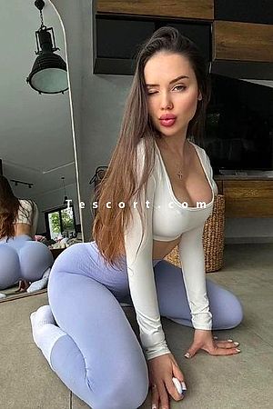 Klara Party Girl - Paris Escorts
