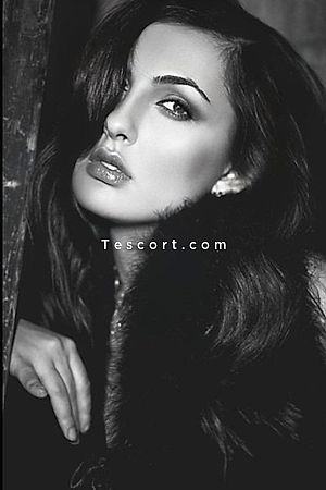 Azalea - Paris Escorts