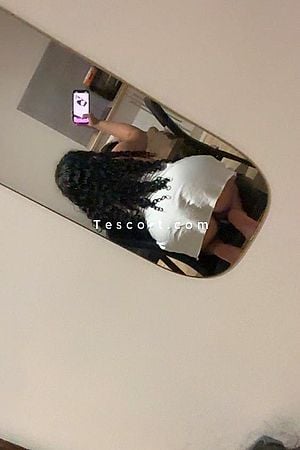 noura - Paris Escorts