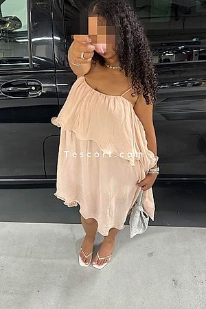 noura - Paris Escorts