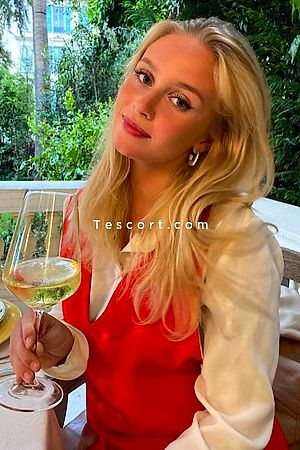 Creme Brulee DUO - Paris Escorts