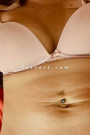Leya - La Rochelle Escorts