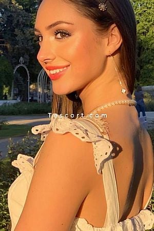 VERA parleFrancais DUO - Paris Escorts