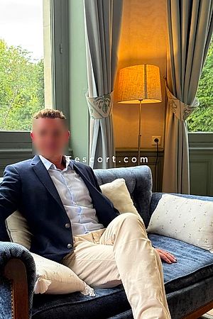 Prince Edouard - Escort Boy Paris