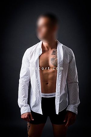 Logan - Escort Boy Paris