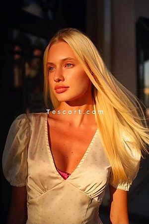 Laura - Paris Escorts