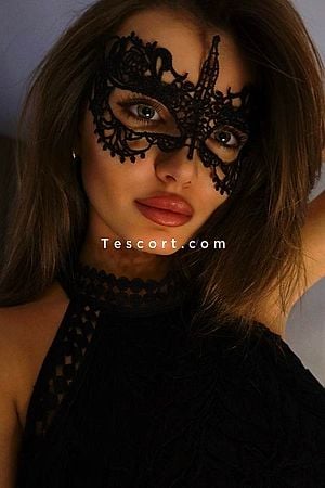 Laura - Escort Girl Paris