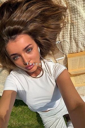 Laura - Escort Girl Paris