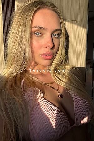 Laura Bi - Escort Girl Paris