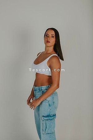 Belle - Senlis Escorts