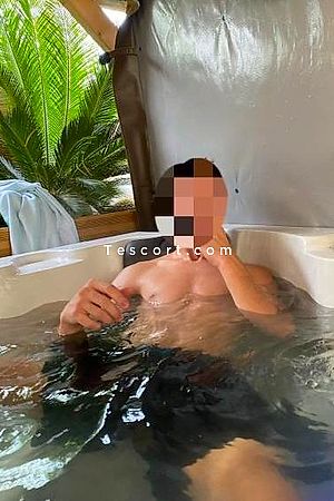 Enzo 24/24 - Hendaye Boy Escorts