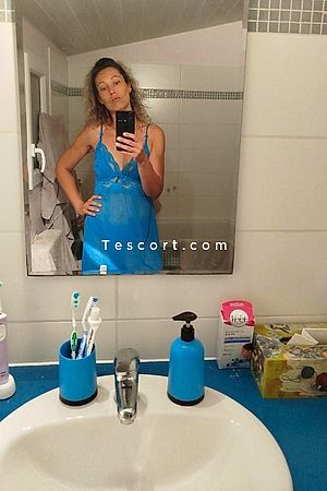 Betina - Poitiers Escorts