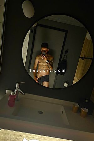 Troupa - Massy Boy Escorts