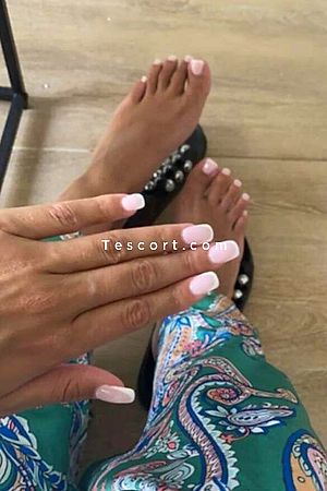 Kenza - Escort Girl Paris