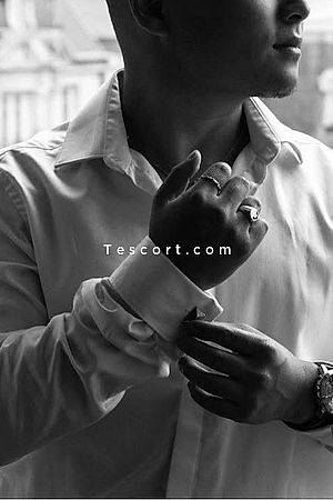 MonsieurLeo - Levallois-Perret Boy Escorts