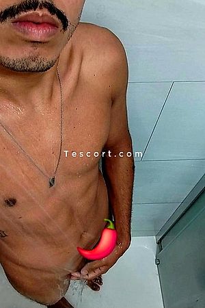Leo - Angers Boy Escorts