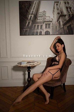 Bella - Escort Girl Paris