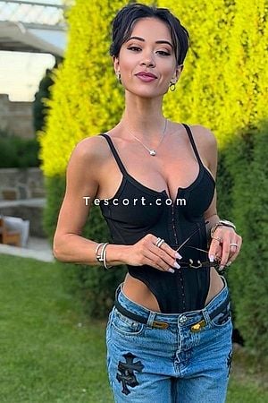 Dina - Paris Escorts