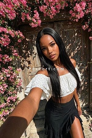 Angelina - Cannes Escorts