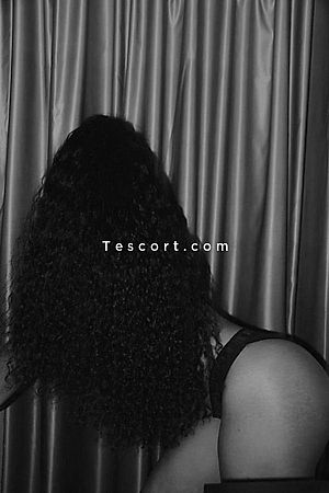 Naya - Tours-ville Escorts