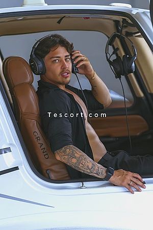 Santheago - Paris Boy Escorts