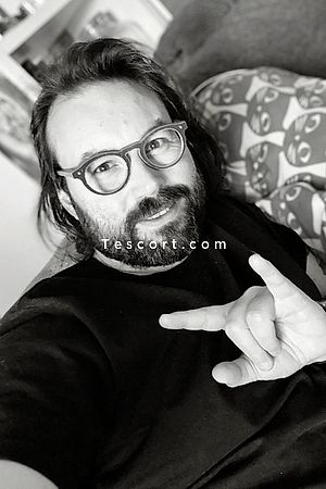 Niamor - Escort Boy Caen