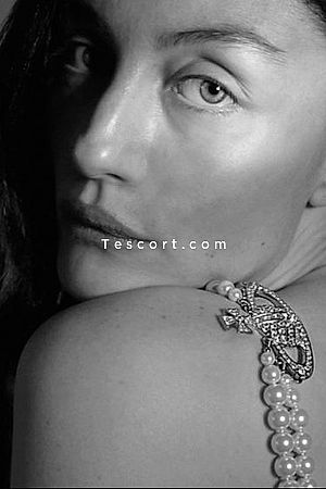 Serena - Paris Escorts