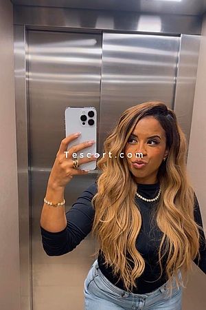 Isabella Ribeiro Garcia - Levallois-Perret Escorts