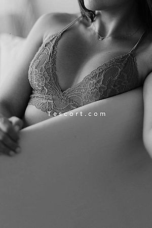 Maria - Roissy (CDG airport) Escorts