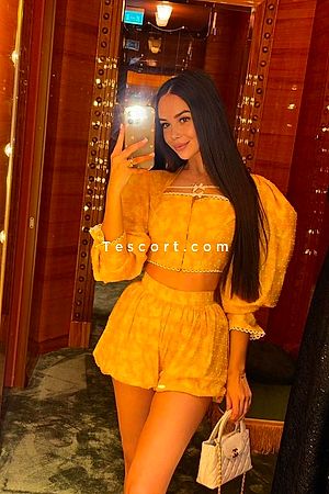 Adora - Escort Girl Paris