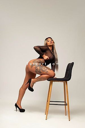 Claudia - Paris Escorts