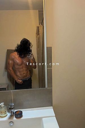 Leo - Escort Boy Lille