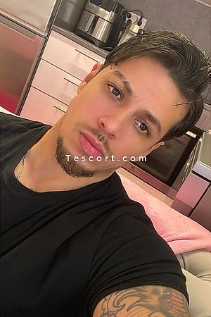 Thiago almada - La Defense Boy Escorts