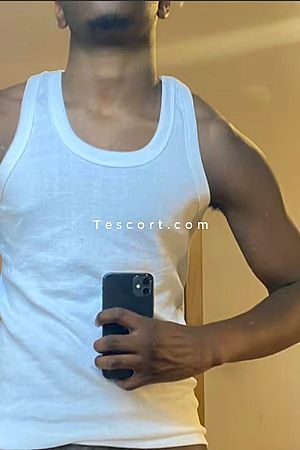 Karif - Escort Boy Vannes