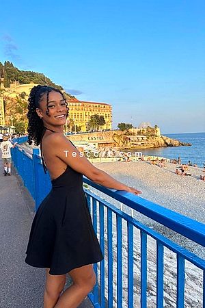 Flora - Escort Girl Paris