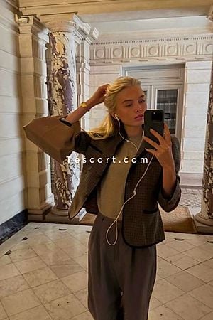 AMELIA - Escort Girl Paris