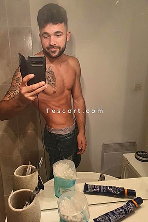 Artefact - Évian-les-Bains Boy Escorts