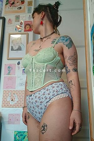 Louka - Escort Girl Grenoble