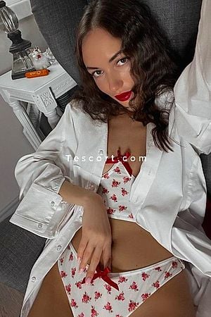 Linda - Paris Escorts