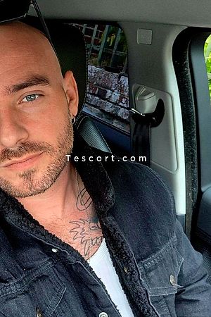 Math - Escort Boy Beauvais