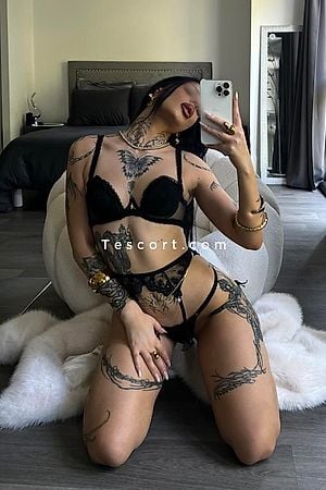 Pearly - Paris Escorts